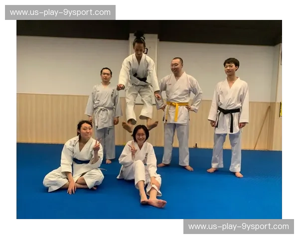 空手道运动表现:速度、力量与心智的完美合奏 空手道运动表现:速度、力量与心智的完美合奏